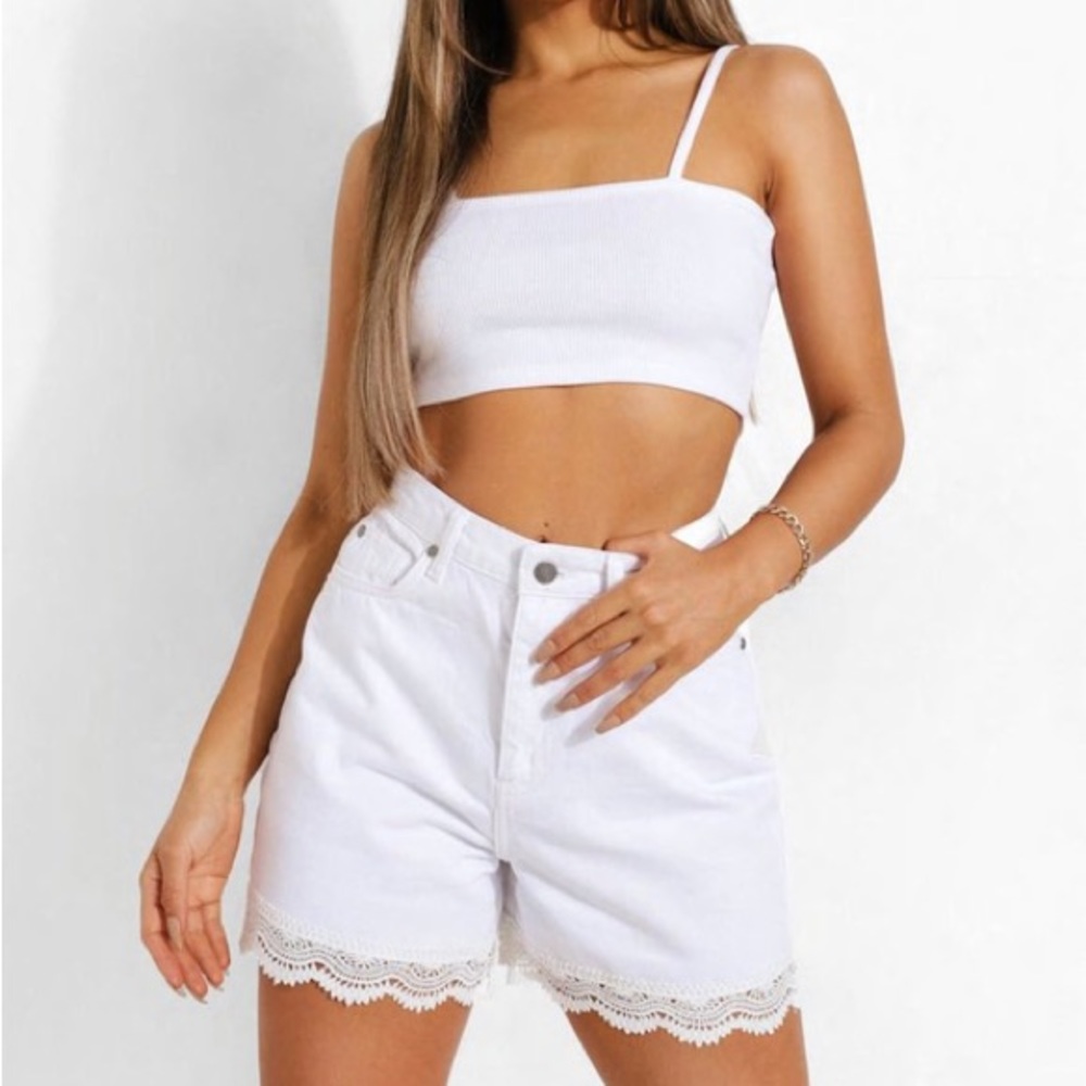 Petite Crochet Trim High Rise Mom Short